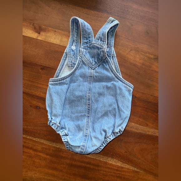 Old navy overall bubble romper 6-12m - Picture 2 of 3
